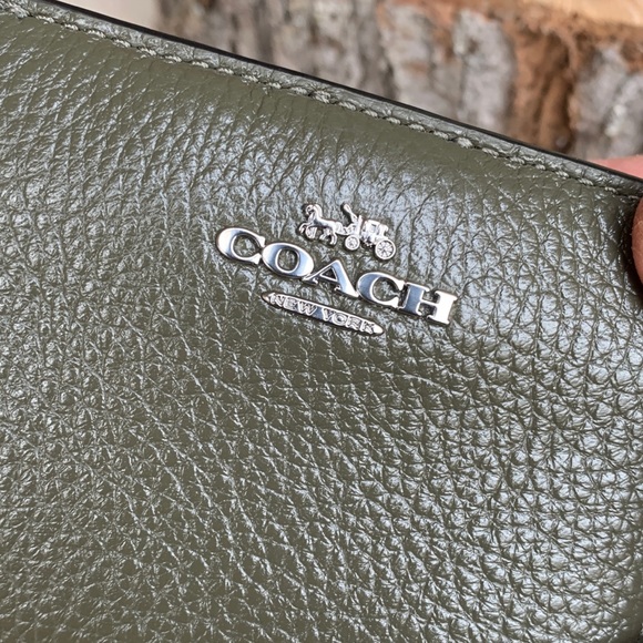 Authentic COACH Pebbled leather snap bifold wallet/zip coin /ID - Picture 8 of 9